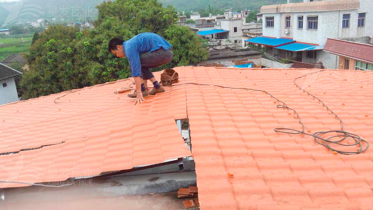 石家庄屋顶铺设安装合成树脂瓦时，牢牢记住这3点，就不怕屋顶出问题！